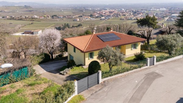 casa indipendente in vendita a Monteforte d'Alpone