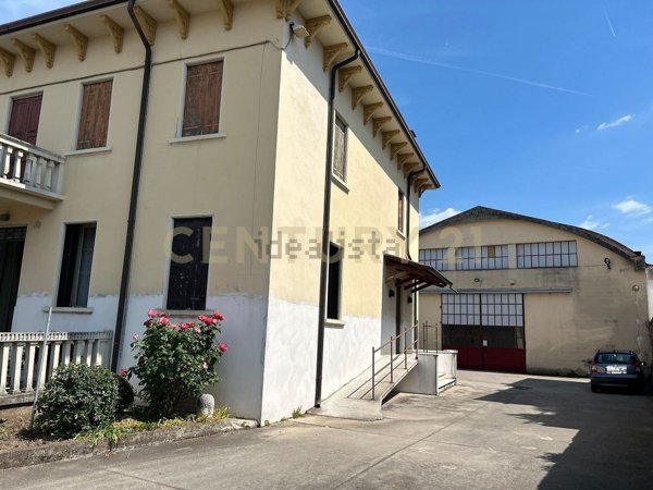 casa indipendente in vendita a Monteforte d'Alpone
