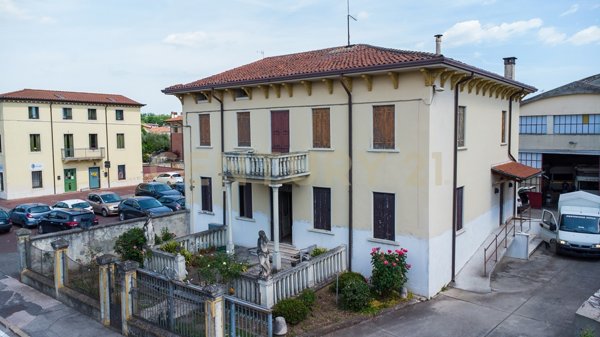 casa indipendente in vendita a Monteforte d'Alpone
