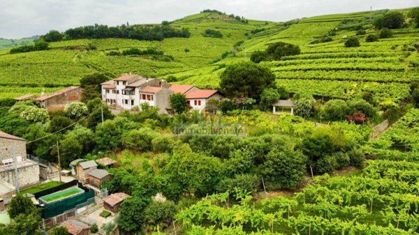 appartamento in vendita a Monteforte d'Alpone in zona Brognoligo
