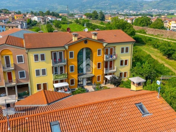 appartamento in vendita a Monteforte d'Alpone in zona Brognoligo