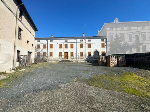 esavano in vendita a Monteforte d'Alpone in zona Brognoligo
