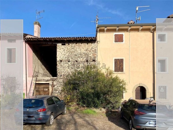 appartamento in vendita a Monteforte d'Alpone in zona Brognoligo