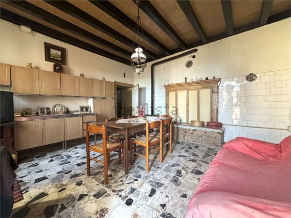 esavano in vendita a Monteforte d'Alpone in zona Brognoligo