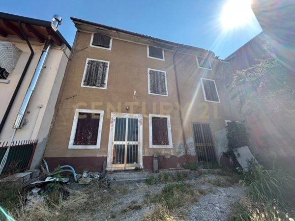 casa indipendente in vendita a Monteforte d'Alpone