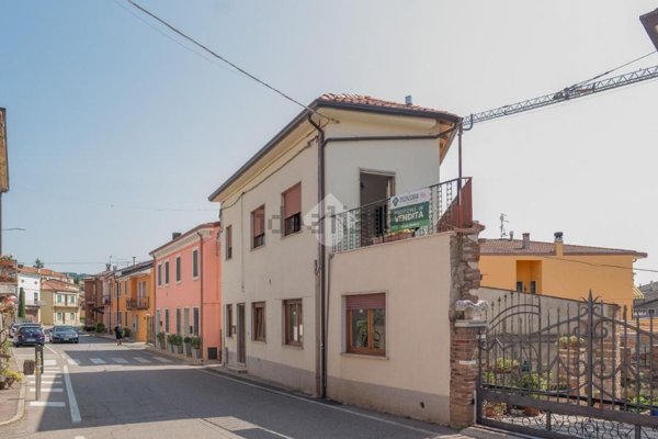 casa indipendente in vendita a Monteforte d'Alpone in zona Costalunga