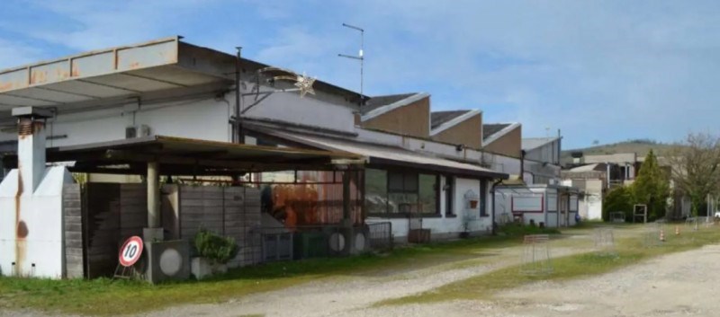 locale commerciale in vendita a Monteforte d'Alpone