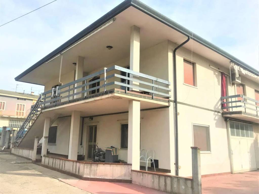 casa indipendente in vendita a Monteforte d'Alpone