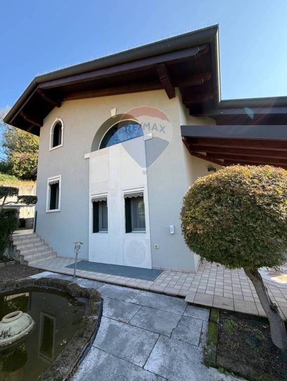 casa indipendente in vendita a Monteforte d'Alpone in zona Brognoligo