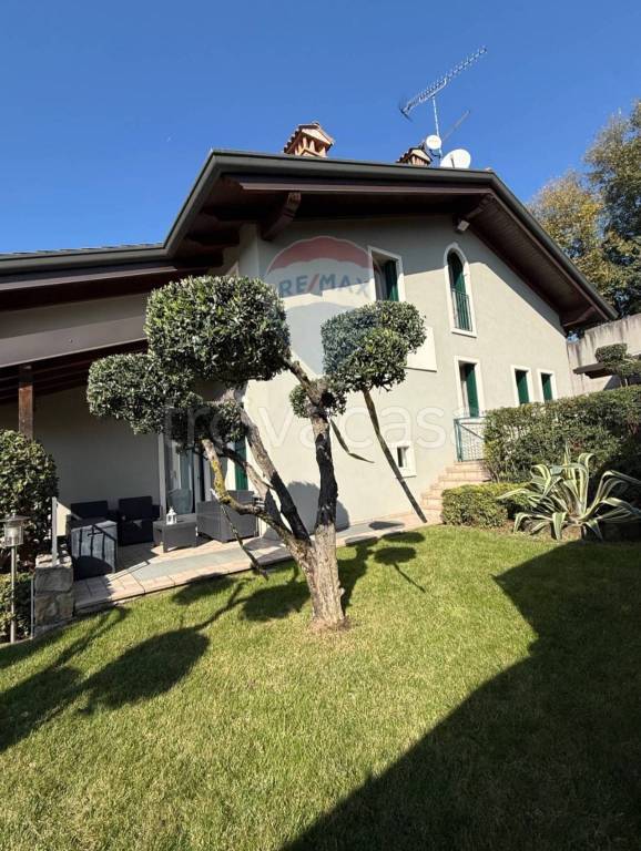 casa indipendente in vendita a Monteforte d'Alpone in zona Brognoligo