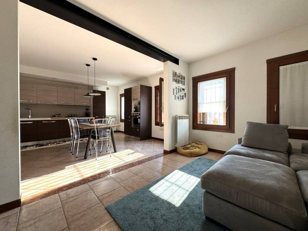 appartamento in vendita a Monteforte d'Alpone in zona Brognoligo