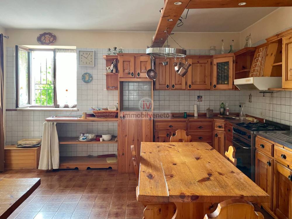 casa indipendente in vendita a Monteforte d'Alpone in zona Brognoligo