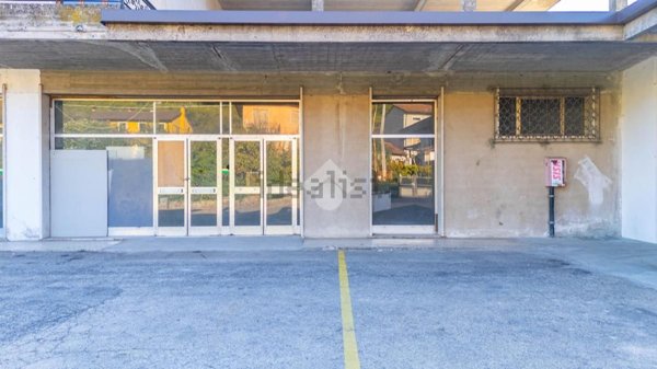 locale commerciale in vendita a Monteforte d'Alpone in zona Brognoligo