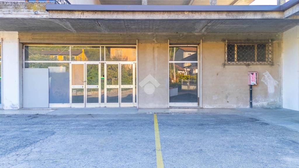 locale commerciale in vendita a Monteforte d'Alpone in zona Brognoligo