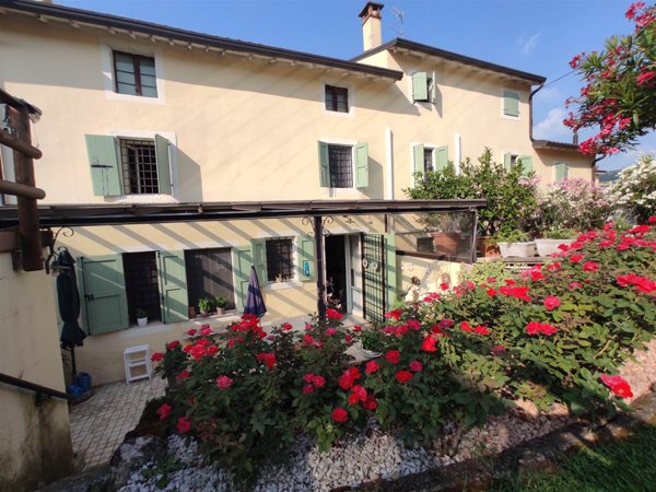 casa indipendente in vendita a Monteforte d'Alpone in zona Costalunga