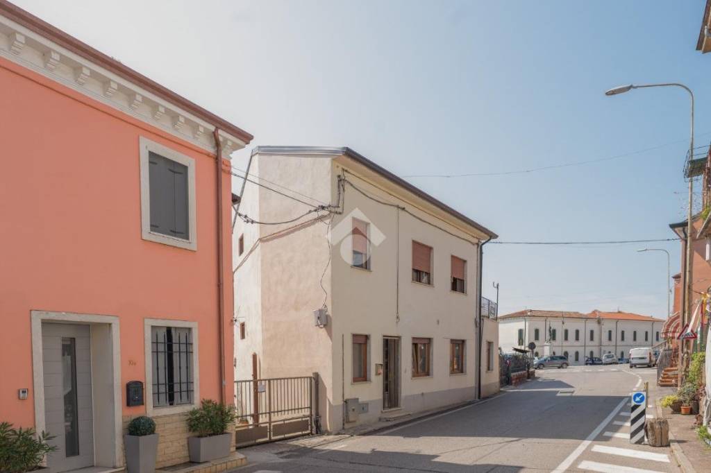 casa indipendente in vendita a Monteforte d'Alpone in zona Costalunga