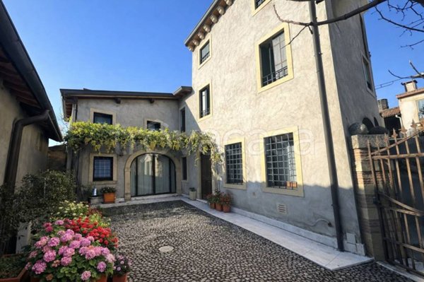 casale in vendita a Monteforte d'Alpone in zona Costalunga