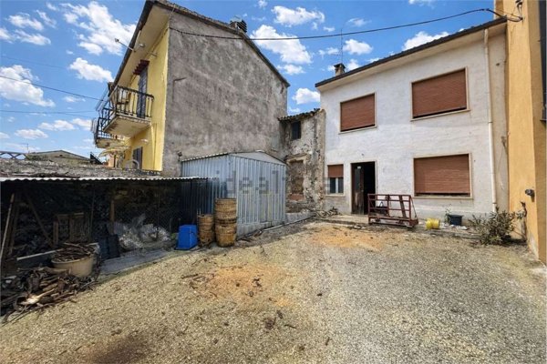 appartamento in vendita a Monteforte d'Alpone in zona Brognoligo