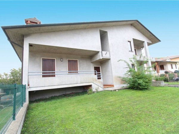 casa indipendente in vendita a Monteforte d'Alpone in zona Brognoligo
