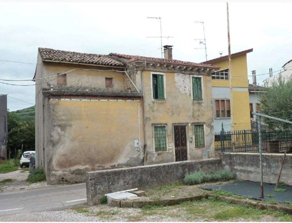 casa indipendente in vendita a Monteforte d'Alpone in zona Brognoligo