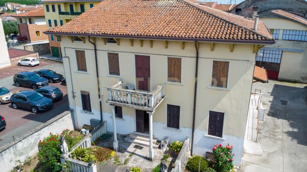 casa indipendente in vendita a Monteforte d'Alpone