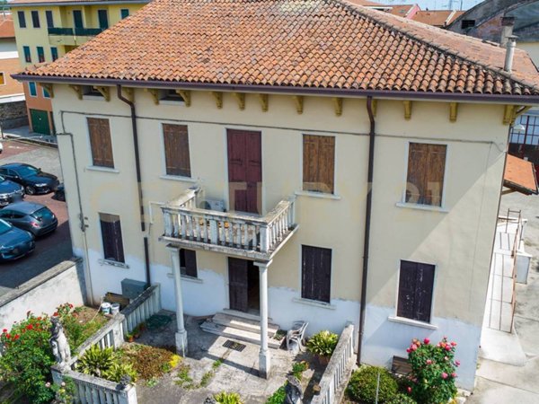 casa indipendente in vendita a Monteforte d'Alpone