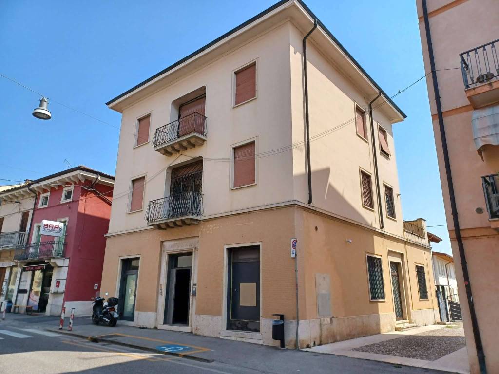 ufficio in vendita a Monteforte d'Alpone