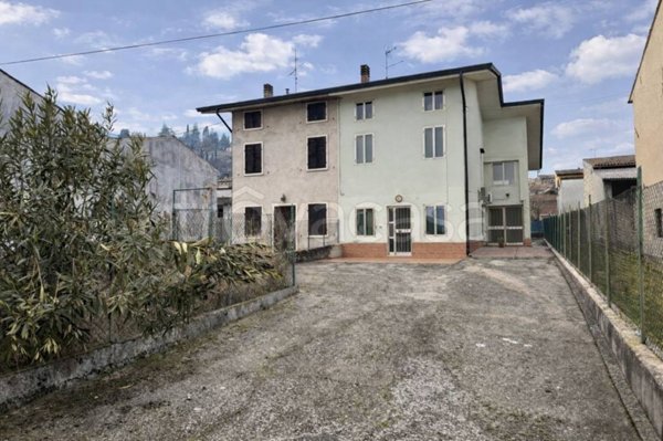 casa indipendente in vendita a Monteforte d'Alpone