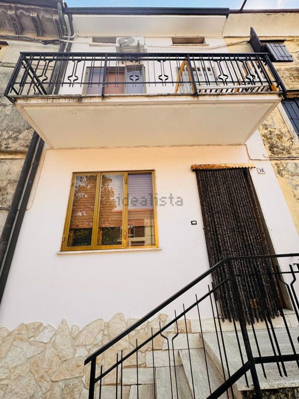 casa indipendente in vendita a Monteforte d'Alpone in zona Brognoligo