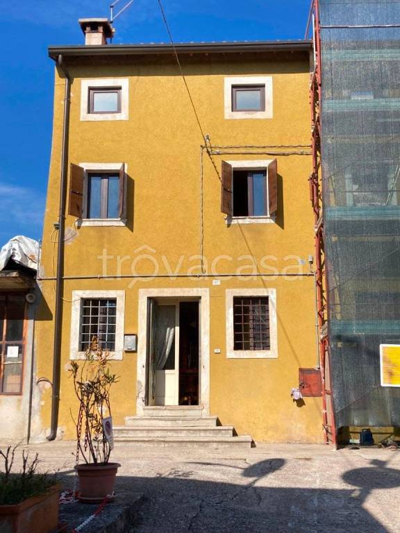 casa indipendente in vendita a Monteforte d'Alpone in zona Brognoligo
