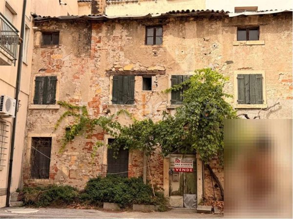 casa indipendente in vendita a Monteforte d'Alpone