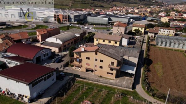 casa indipendente in vendita a Monteforte d'Alpone