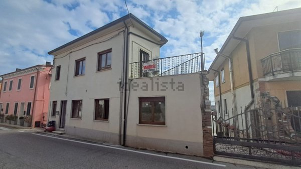 casa indipendente in vendita a Monteforte d'Alpone in zona Costalunga