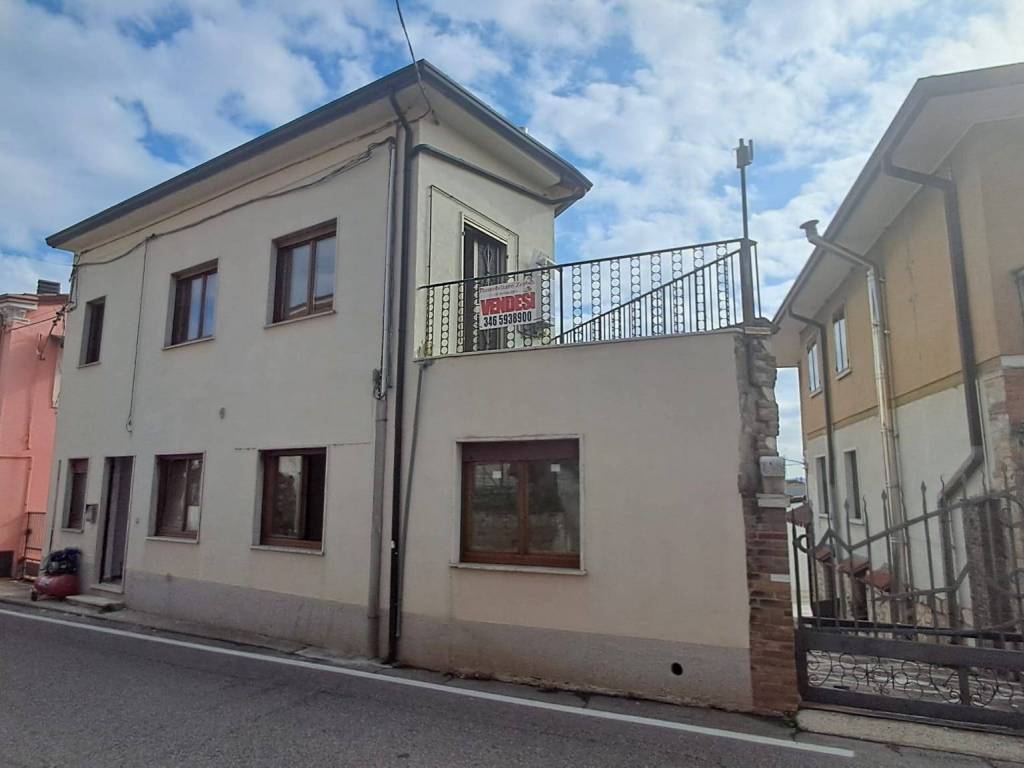 casa indipendente in vendita a Monteforte d'Alpone in zona Costalunga