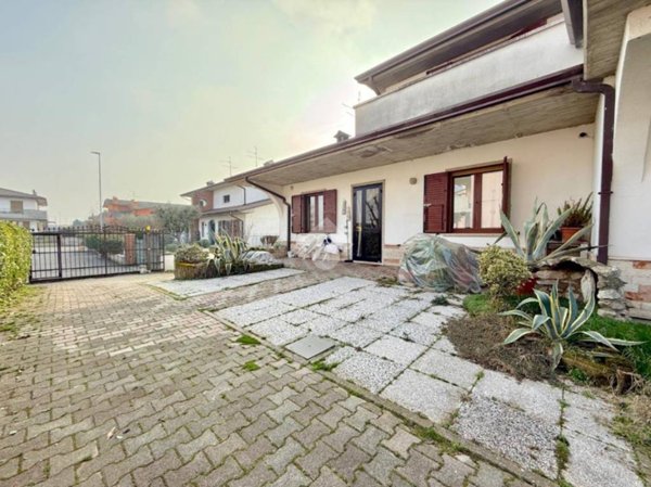casa indipendente in vendita a Mozzecane in zona Grezzano