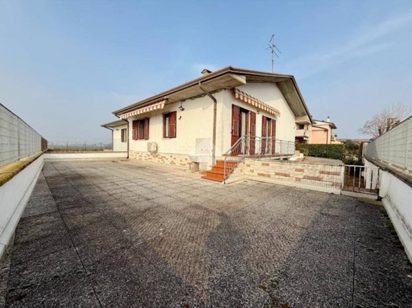casa indipendente in vendita a Mozzecane in zona Grezzano