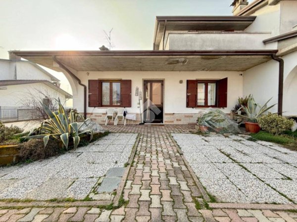 casa indipendente in vendita a Mozzecane in zona Grezzano