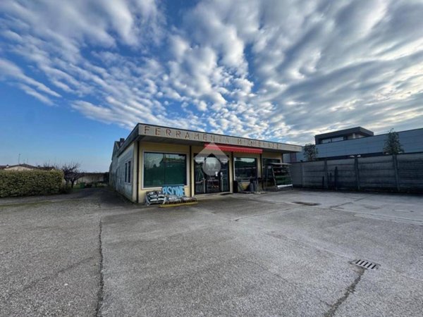 negozio in vendita a Mozzecane