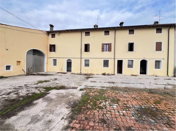 casa indipendente in vendita a Mozzecane