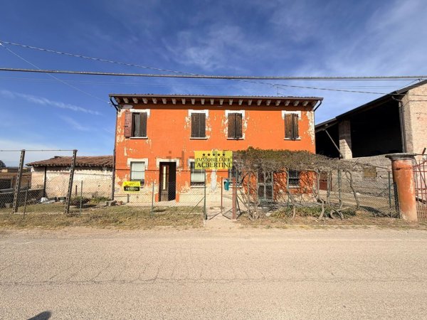 casa indipendente in vendita a Mozzecane in zona Quistello