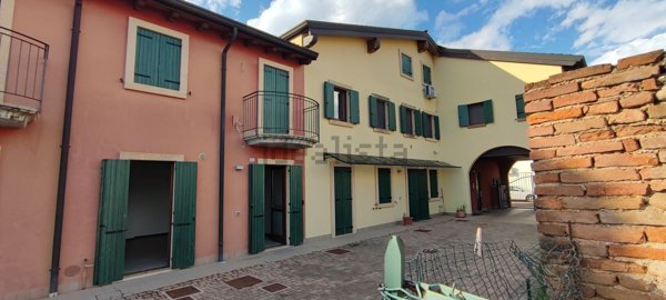 casa indipendente in vendita a Mozzecane