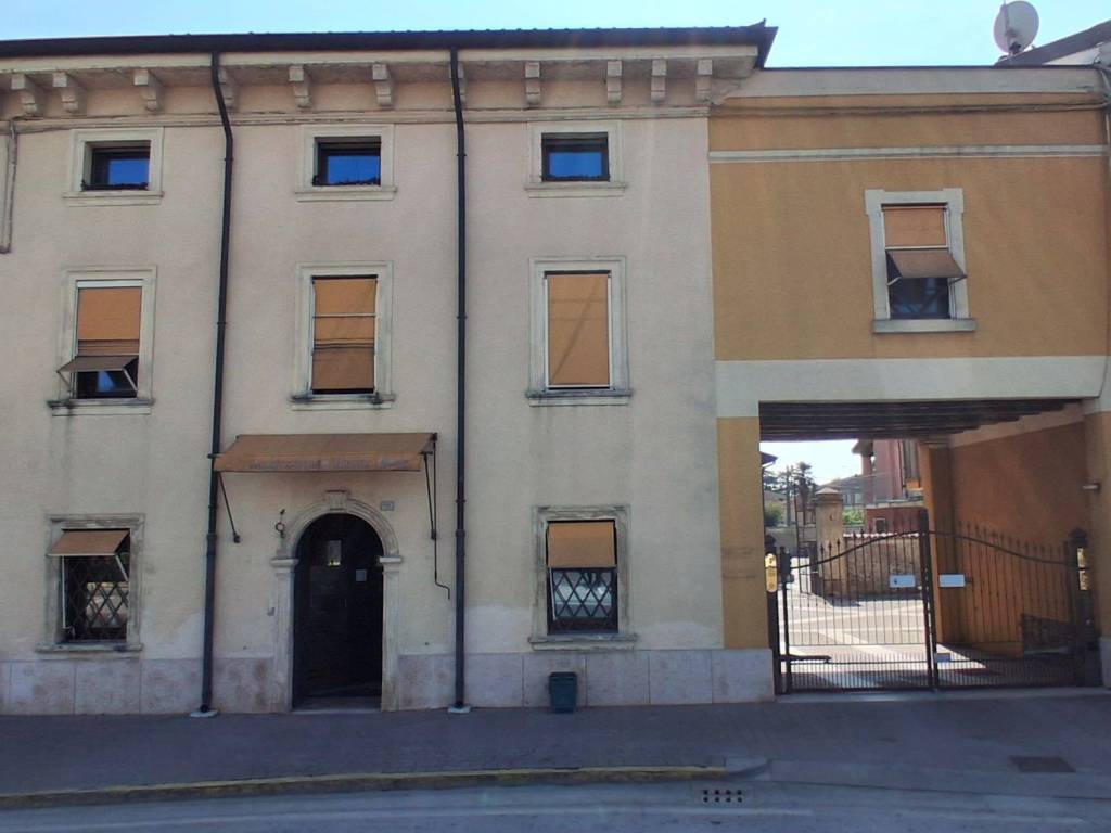 intera palazzina in vendita a Mozzecane