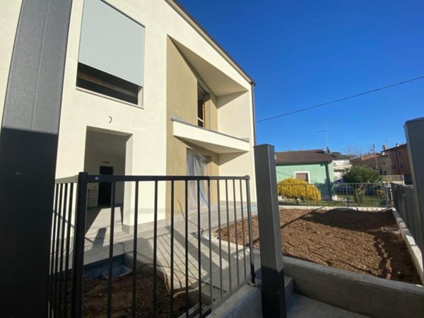 casa indipendente in vendita a Mozzecane in zona Grezzano