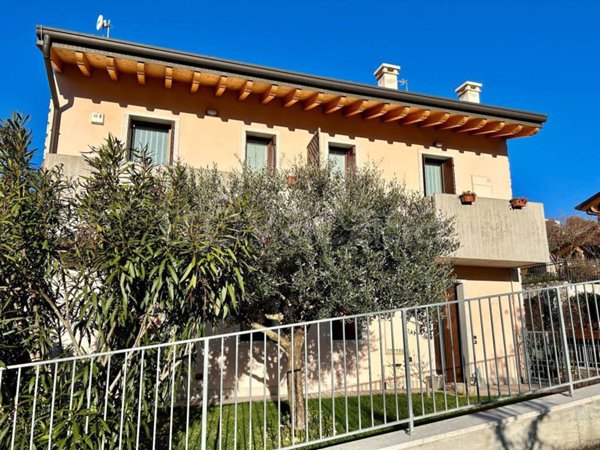 appartamento in vendita a Negrar di Valpolicella in zona Mazzano