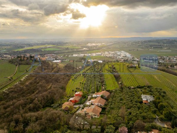 casa indipendente in vendita a Negrar di Valpolicella