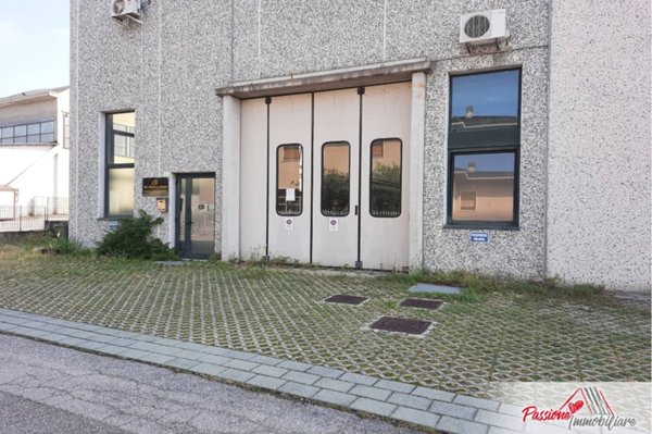 locale di sgombero in vendita a Negrar di Valpolicella in zona Arbizzano