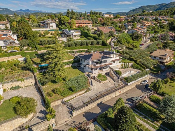 casa indipendente in vendita a Negrar di Valpolicella in zona Santa Maria