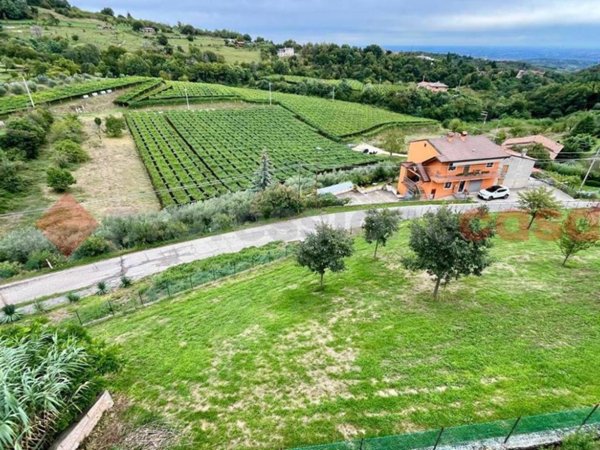 appartamento in vendita a Negrar di Valpolicella in zona Montecchio