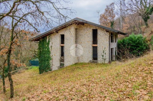 casa indipendente in vendita a Negrar di Valpolicella in zona Montecchio