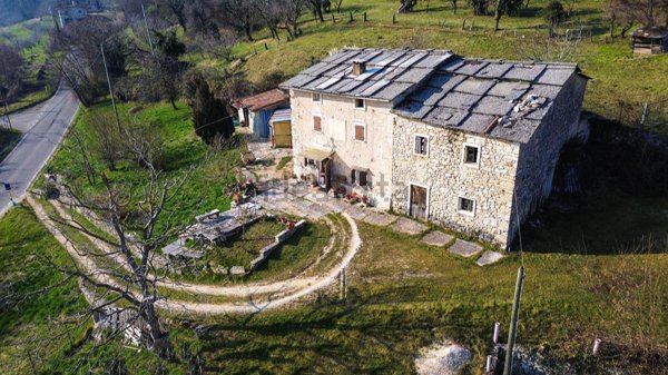 quadrivano in vendita a Negrar di Valpolicella in zona Prun